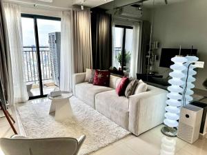 Soho 2 BR apartment near Bui Vien Street