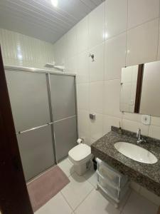 Quarto 1 cama de casal com ar estacionamento