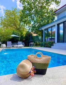 Cadde Sapanca Sıcak Havuzlu Geniş Bahçeli