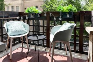 Central - Balcony - Large - Comfy