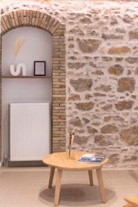 Psyrri Hideout - Chic 2BR Apartment by UPSTREET