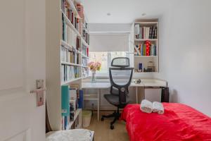 Stunning 3 Bedroom House with Garden in Battersea