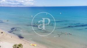 Excepcional Apartamento AMANECER al borde de playa y mar, en CHALET ROQUETES