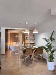 Peaceful Garden Cottage -Walking to the Beach