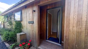 Wye Knot - Modern Country Retreat with Views