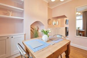 Host & Stay - Horner Street