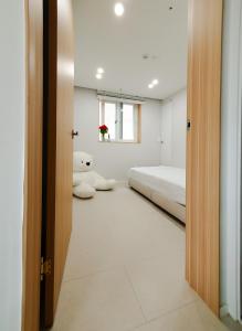 5mins to Hongdae, Sinchon - new Two rooms