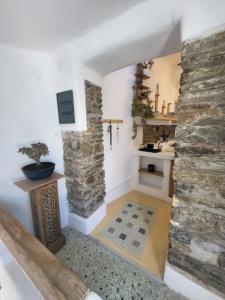 Manolia House