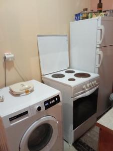 Beachfront Apartment - Sleeps 3 & Free Parking