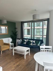 Modern 1-Bedroom Apartment in The Hub, Milton Keynes - FREE PARKING