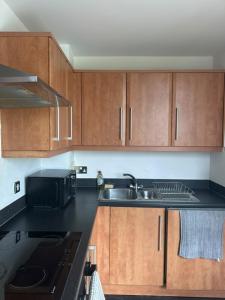 Modern 1-Bedroom Apartment in The Hub, Milton Keynes - FREE PARKING