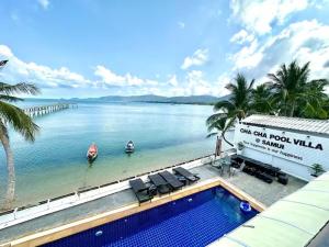 Elegante 4-Zi-Poolvilla mit Strandzugang