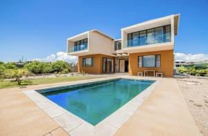 Luxury 4-Bedroom Villa by Island Host - Ubytování bez kategorie ve městě Flic-en-Flac