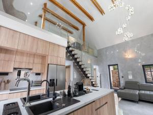 Holiday Home Party & Friends Villa by Interhome