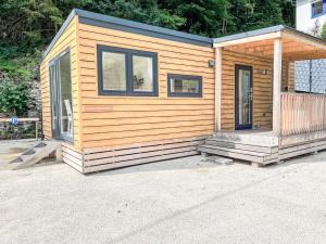 Holiday Home Tiny Haus Vierseenblick Nummer 3 by Interhome