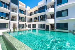 NEW stylish beachside 2BR with pool and garage