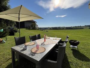 Holiday Home Gustis Hüsli - Alpensicht & Natur pur by Interhome - 3hvězdičkové hotely ve městě Höchenschwand