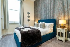 Spacious Luxury 2 Bedroom City Centre Apartment with Terrace & High Ceiling