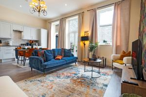 Spacious Luxury 2 Bedroom City Centre Apartment with Terrace & High Ceiling