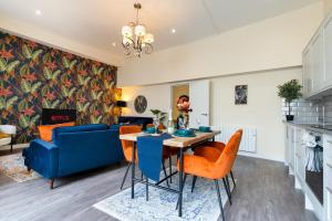 Spacious Luxury 2 Bedroom City Centre Apartment with Terrace & High Ceiling