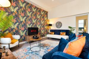 Spacious Luxury 2 Bedroom City Centre Apartment with Terrace & High Ceiling