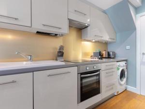 Apartment Lena Gardens 1 Bed by Interhome