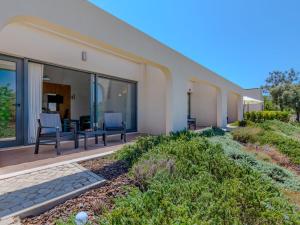 Apartment Suites Sunny Hill-1 by Interhome