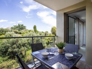 Apartment Seaside View-2 by Interhome