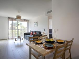 Apartment Seaside View-2 by Interhome