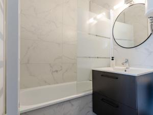 Apartment Les Jardins de la Plage by Interhome