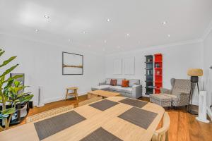 A Scholars Gallery - Bloomsbury - by Frankie Says