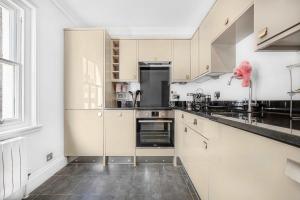 A Scholars Gallery - Bloomsbury - by Frankie Says