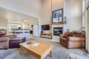 Village Point 206
