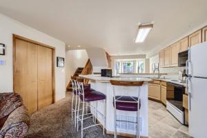 Village Point 206