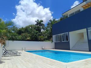 Beachside Apartment with Ocean View, Garden and 2 Swimming Pools