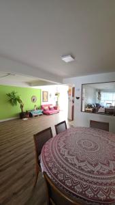 Amplo apartamento beira mar no centro de Balneário Camboriú