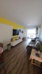 Amplo apartamento beira mar no centro de Balneário Camboriú