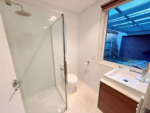 6-Bed Lake Escape for Families & Friends