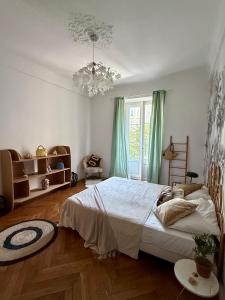 Appartement niçois au coeur du triangle dor