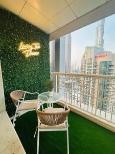 Versatile 1BR with Burj Khalifa View