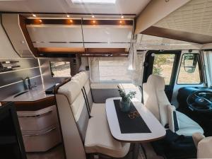 RWay The Moving Hotel by Theo