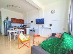 Beachside Apartment with Ocean View, Garden and 2 Swimming Pools