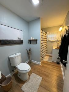 Spacious 3BR Knoxville Home - Sleeps 6 -Full Kitchen