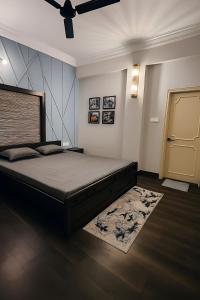 Naavya by Jaiswal House