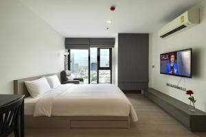 BTS Thong Lor Top Floor City View