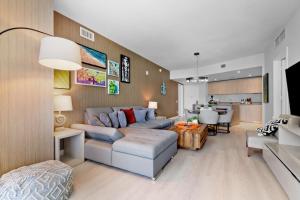 Picturesque Beachfront Condo - LOVELY 2BD and 2BA APT WITH DIRECT OCEAN VIEW