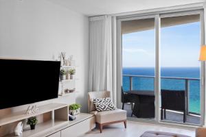 Picturesque Beachfront Condo - LOVELY 2BD and 2BA APT WITH DIRECT OCEAN VIEW