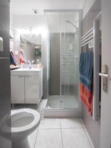 Chambre indépendante avec salle de bain privée