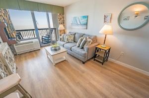 Oceanfront condo Heated Pools & Breathtaking View!