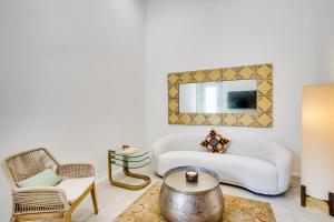 Shop, Dine and Walk to Ocean Redondo Beach Apt!